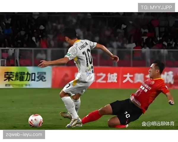 英超锋线新星杰克·罗兹持续吸引豪门球队关注，转会热潮不断升温