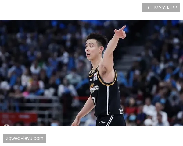 赵继伟家的冰箱里塞满能量饮料,连矿泉水都得排队 赵继伟家的冰箱里塞满能量饮料,连矿泉水都得排队