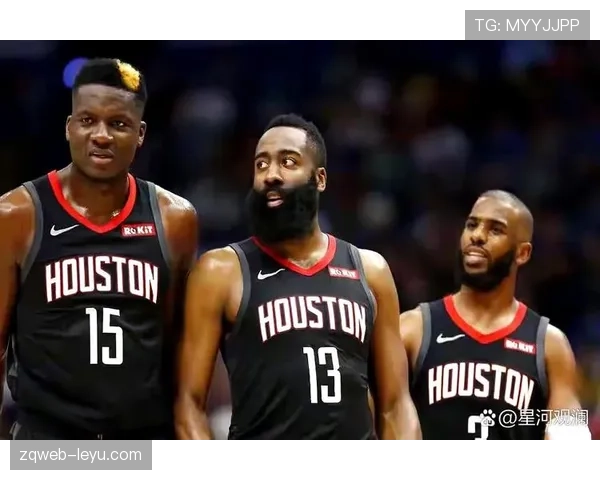 布克三分效率高于哈登，关键时刻持续拉开太阳得分空间